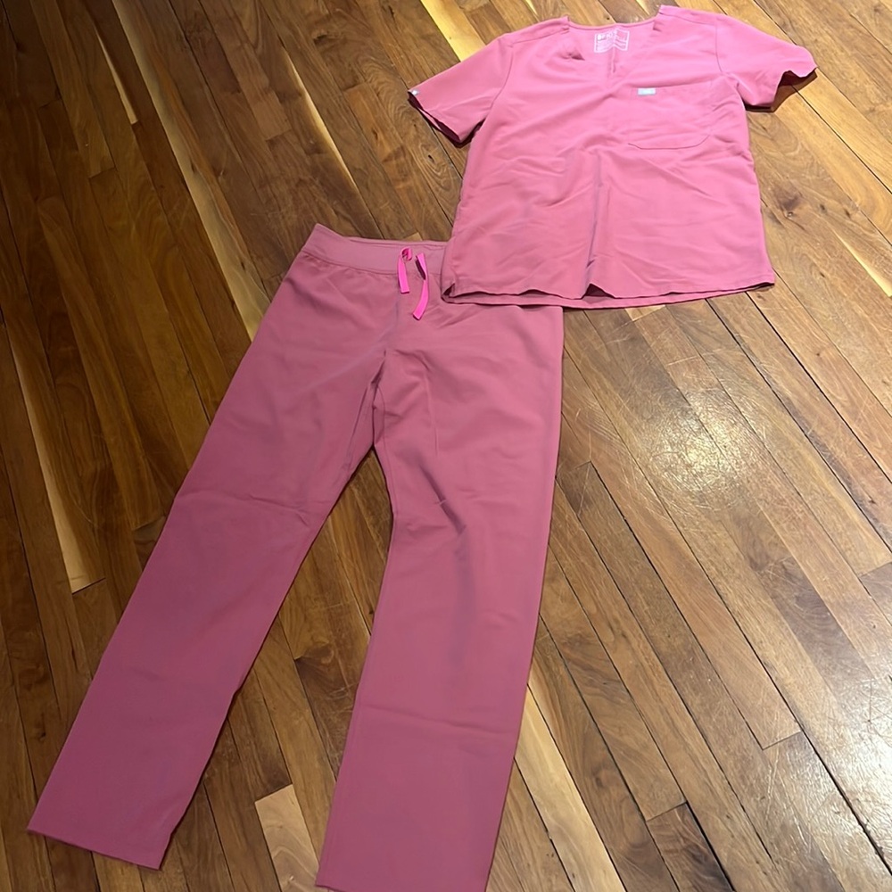 Figs Women's Scrub Top and Pants in Pink
